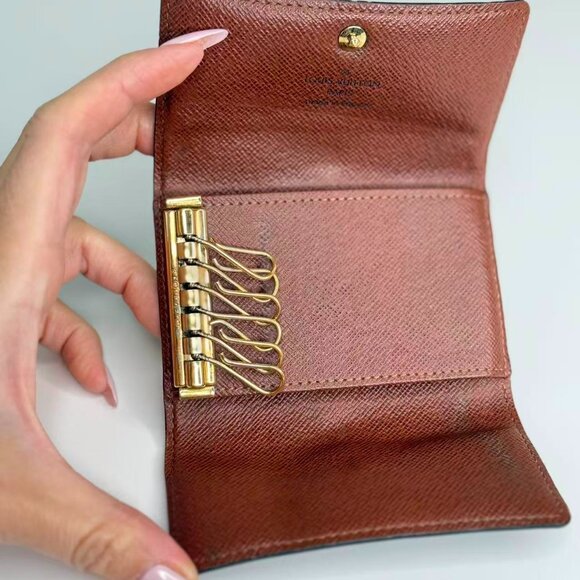 Louis Vuitton Monogram Canvas Keychain with Classic Gold Hardware - Picture 7 of 8